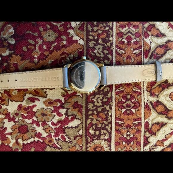 Fossil Watch Suede and Mother of pearl  - real leather and authentic - Picture 4 of 6